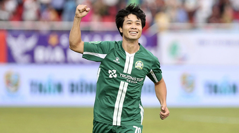 cong-phuong-dinh-chan-thuong-day-chang-hlv-viet-thang-phu-nhan-tin-don-bat-hoa