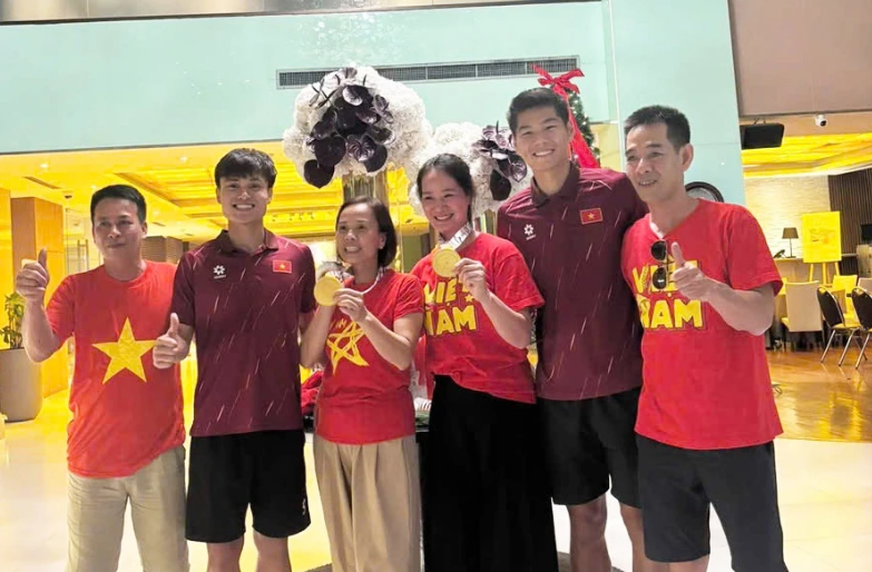 ngay-hoi-o-que-trung-ve-hieu-minh-sau-tam-hcv-sea-games-33